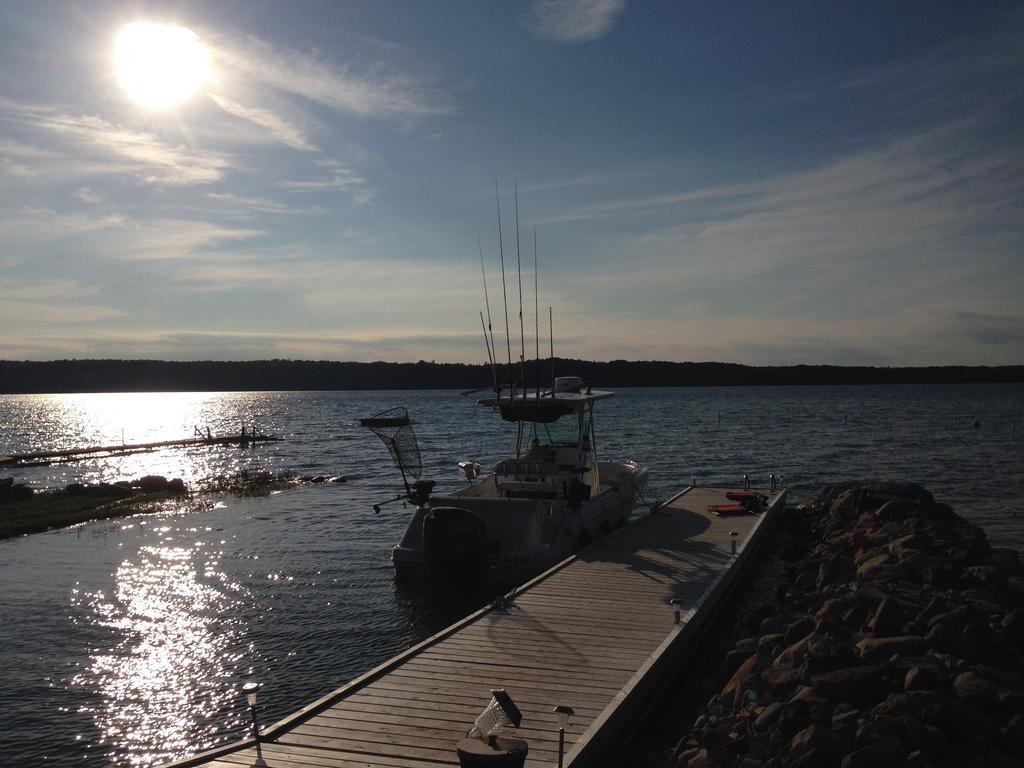 N' This On The Bay -Vacation Suite Wiarton Esterno foto