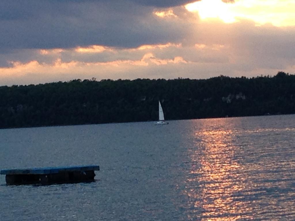 N' This On The Bay -Vacation Suite Wiarton Esterno foto