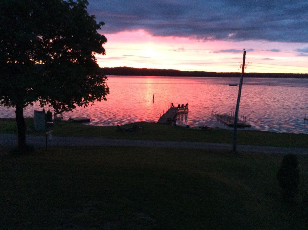 N' This On The Bay -Vacation Suite Wiarton Esterno foto