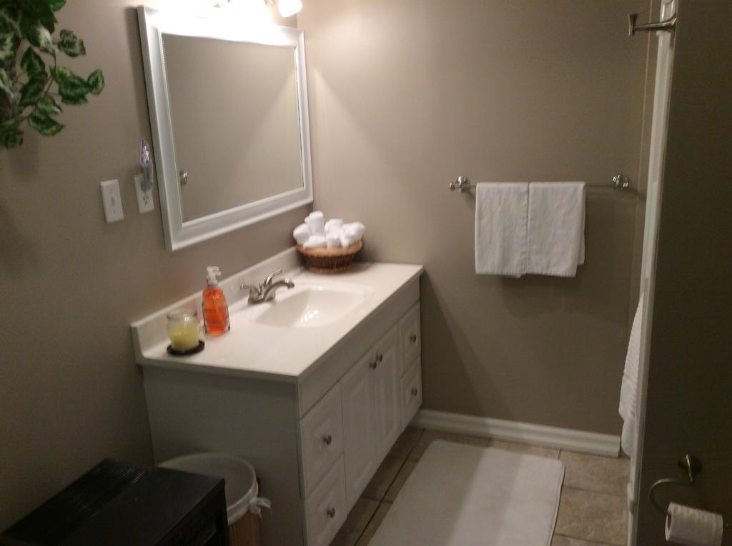 N' This On The Bay -Vacation Suite Wiarton Esterno foto