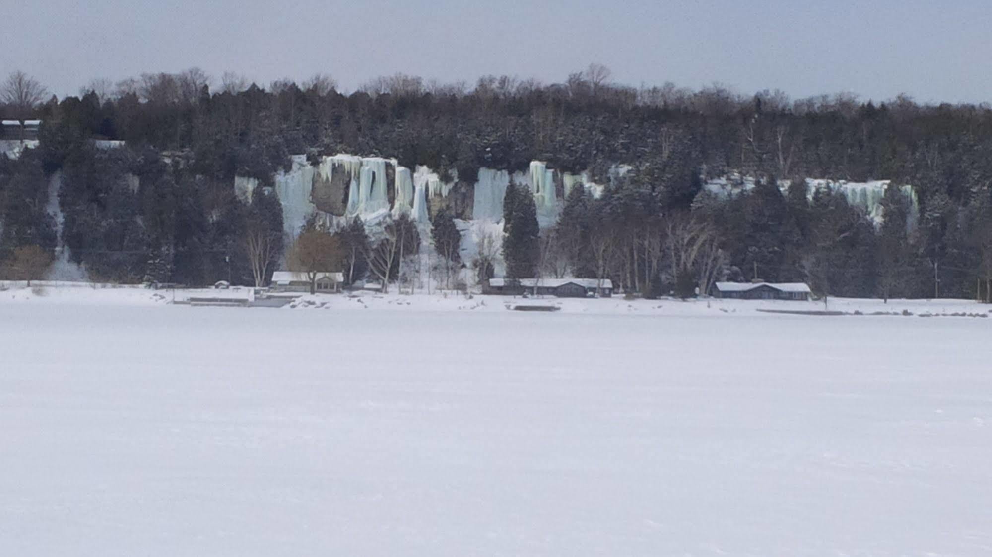 N' This On The Bay -Vacation Suite Wiarton Esterno foto