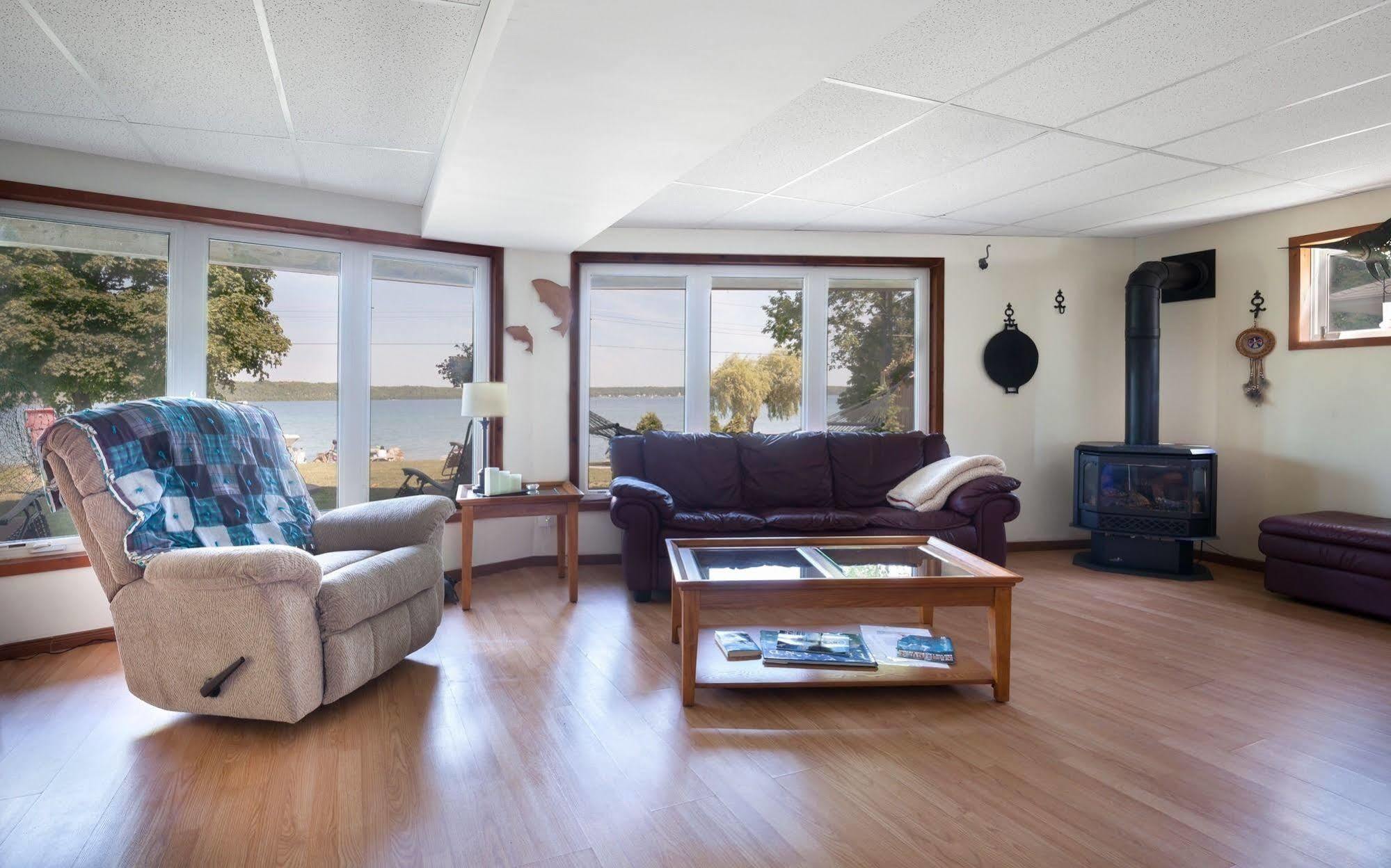 N' This On The Bay -Vacation Suite Wiarton Esterno foto